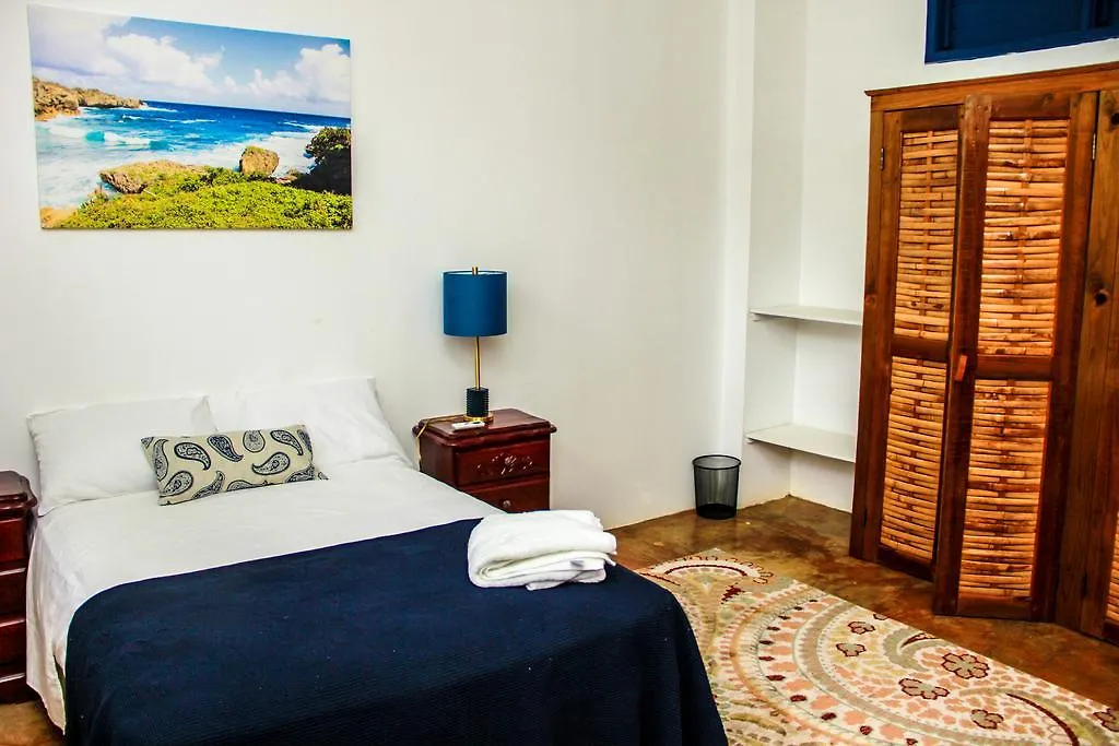 Sunshine Lodge: Your Home Away From Home Montego Bay Holiday home